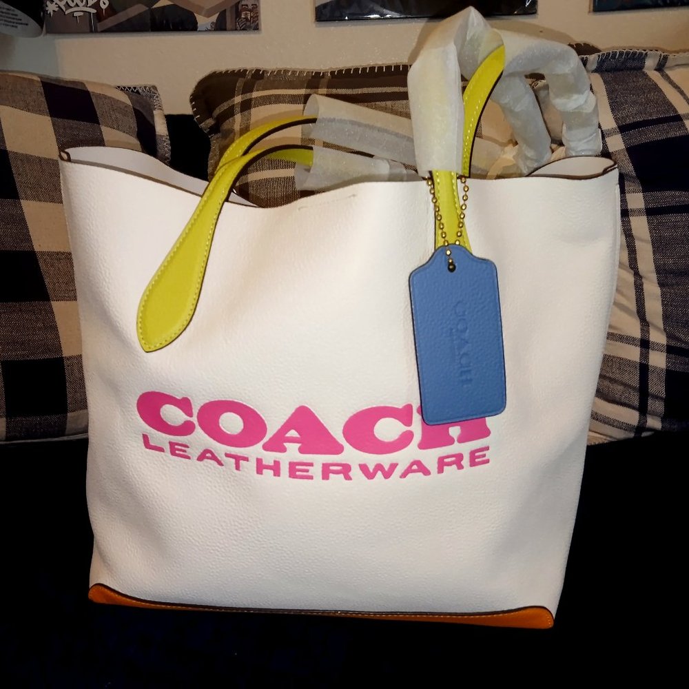 Coach Kia Handbag brand new.